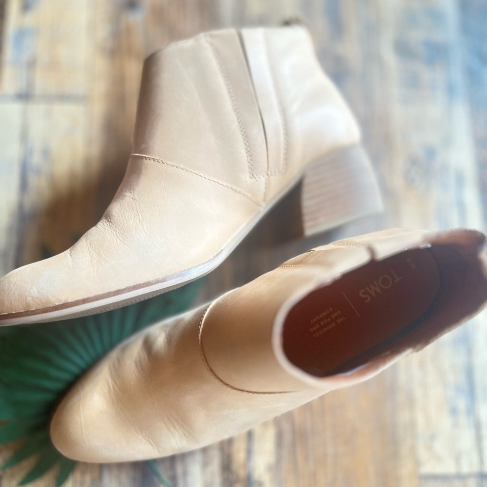 TOMS TAN BOOTIES SIZE 8 FAUX LEATHER  SLIP ON